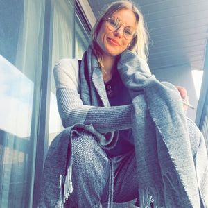 Meet your Posher, Devan